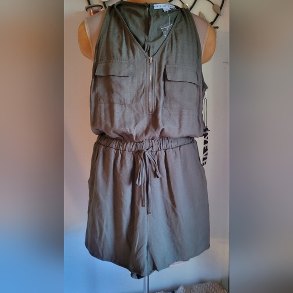 Romper - Picture 2 of 3